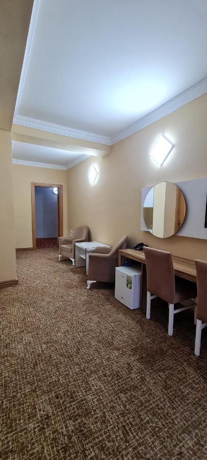 Hotel Genatsvale Batoumi Extérieur photo