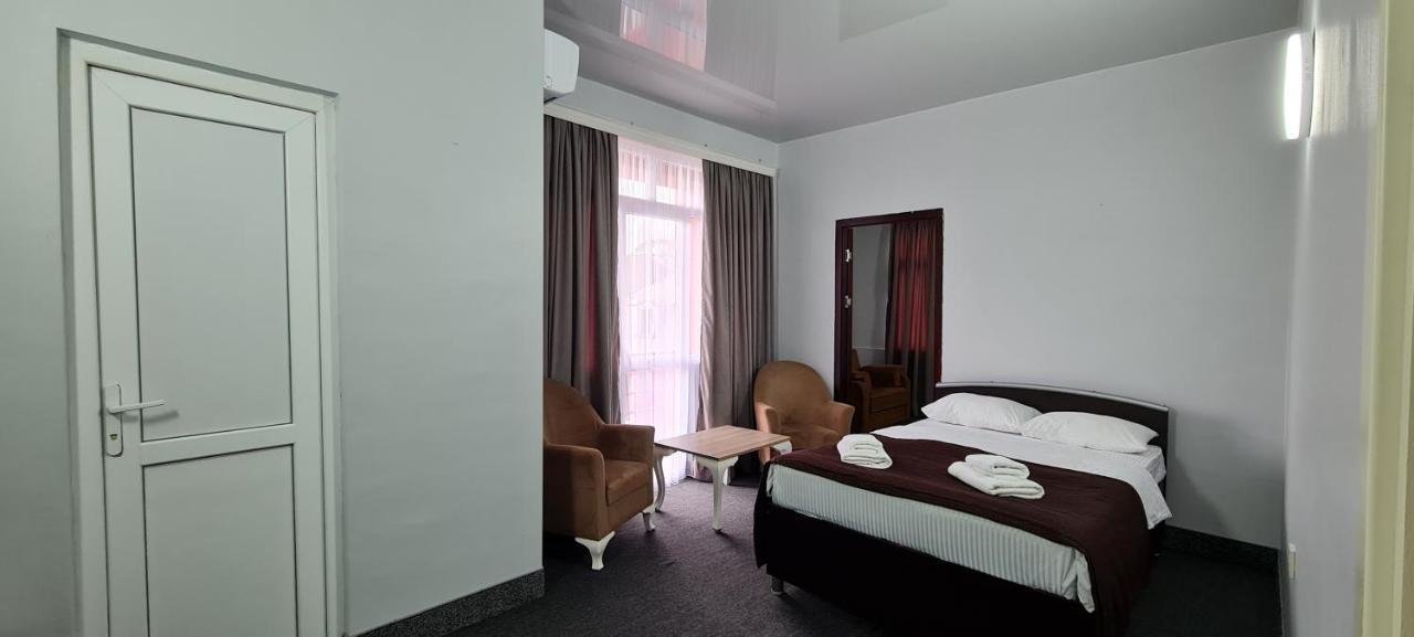 Hotel Genatsvale Batoumi Extérieur photo