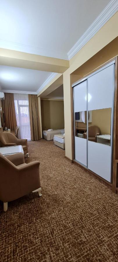 Hotel Genatsvale Batoumi Extérieur photo