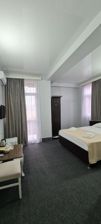 Hotel Genatsvale Batoumi Extérieur photo