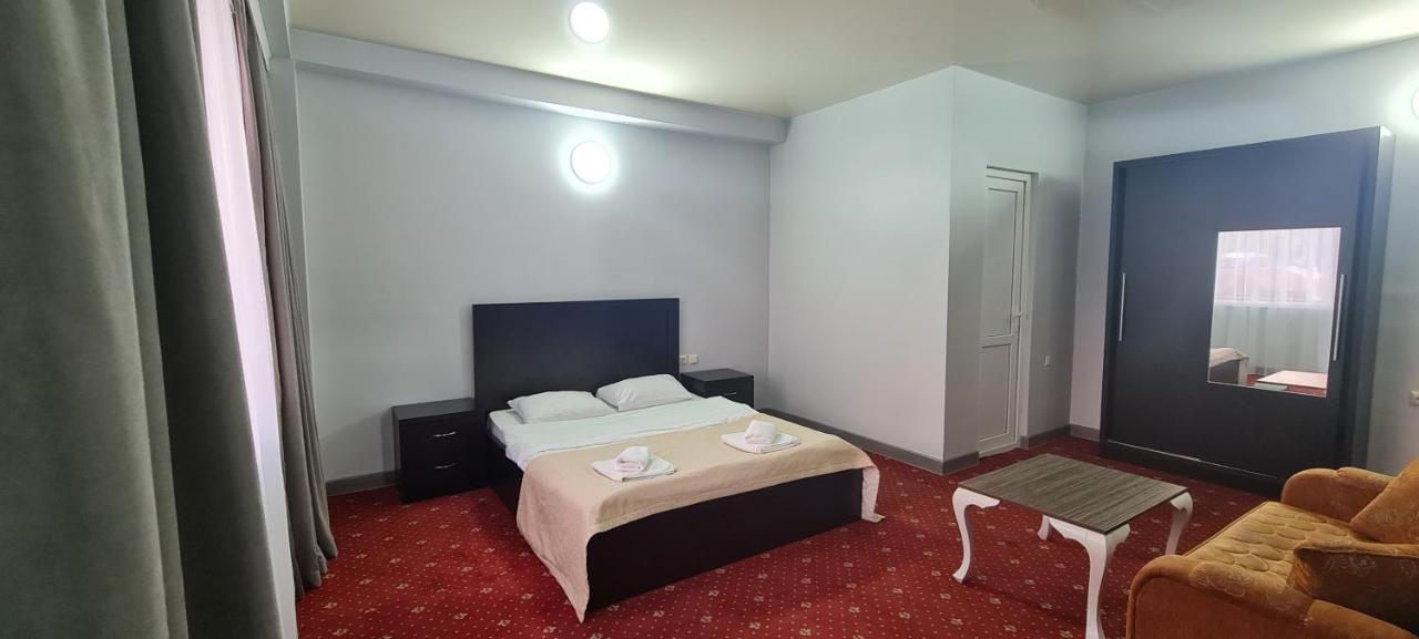Hotel Genatsvale Batoumi Extérieur photo