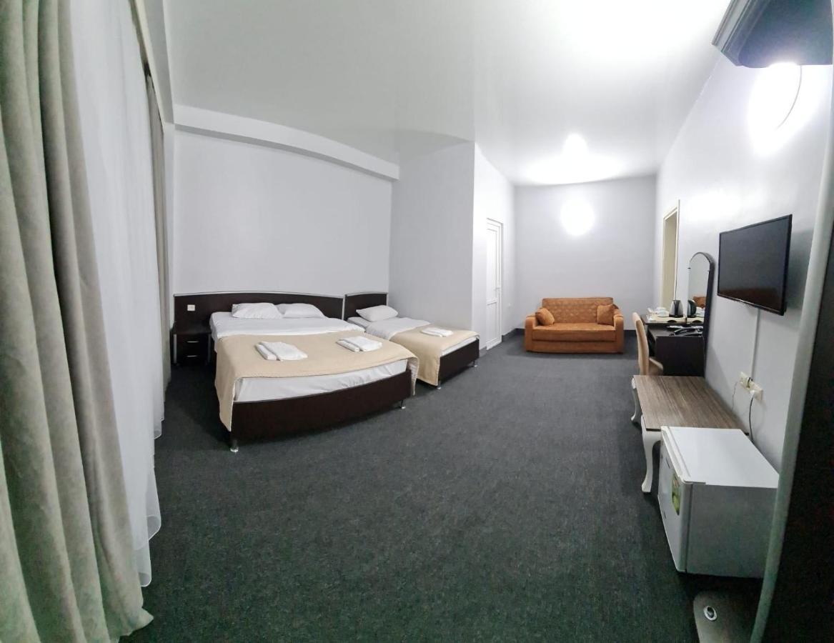 Hotel Genatsvale Batoumi Extérieur photo