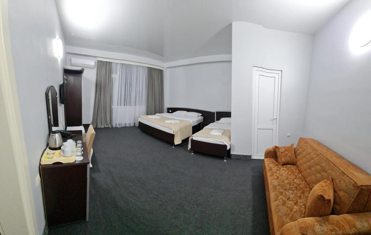 Hotel Genatsvale Batoumi Extérieur photo