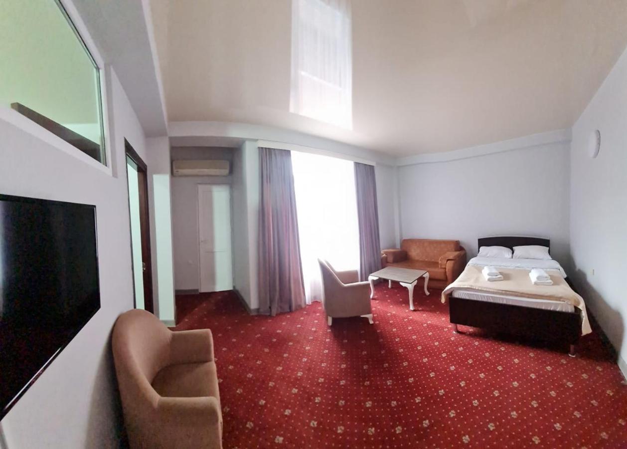 Hotel Genatsvale Batoumi Extérieur photo